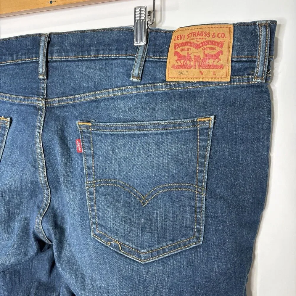 Levi's Jeans 541 Athletic Taper Fit Blue Denim Men Size W48 L34 measures 31.5